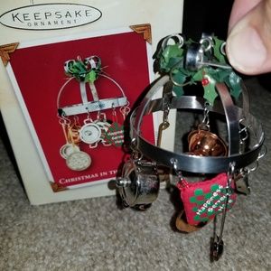 Hallmark 2002 Christmas in the kitchen Ornament